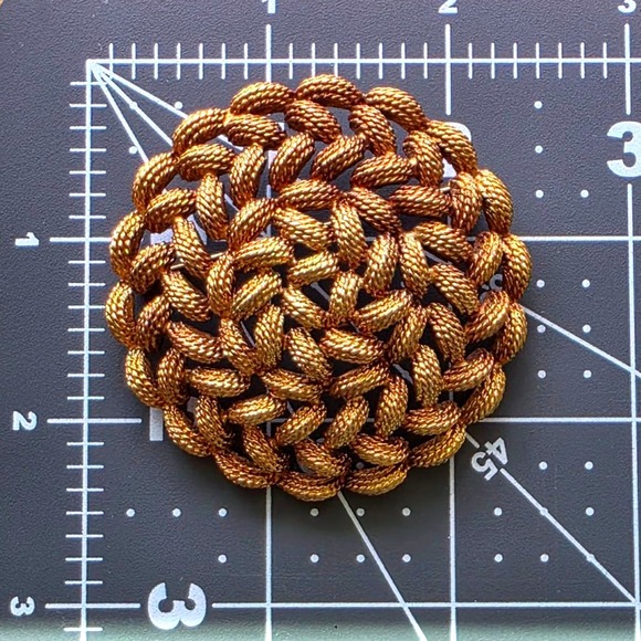 Vintage Monet Round Gold Tone Textured Brooch Pin - Picture 5 of 5